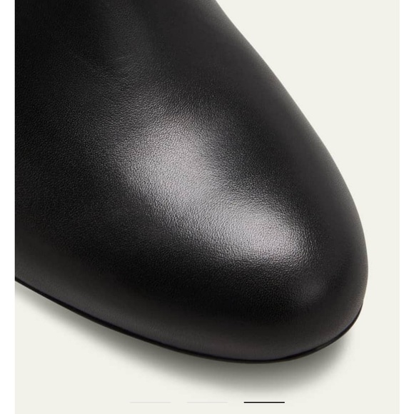 CHRISTIAN LOUBOUTIN
Belle Leather Red-Sole Ankle Boots. Size 36. NWT & Box - Picture 3 of 3